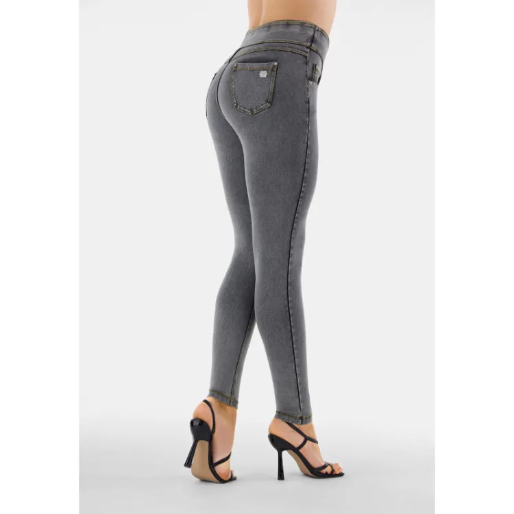 Freddy N.O.W.® Yoga Damen Comfort Jeans - Mid Waist Skinny - Grau – Gelbe Nähte - J3Y