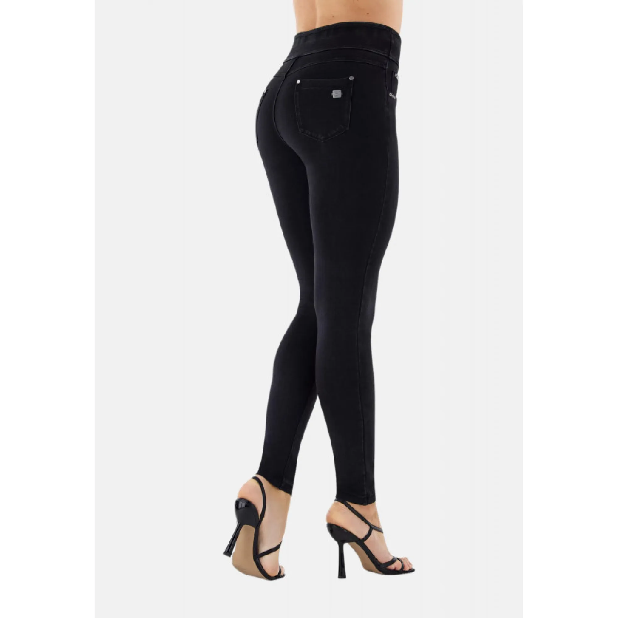 Freddy N.O.W.® Yoga Damen Comfort Jeans - Mid Waist Skinny - Schwarz - Schwarze Nähte - J7N