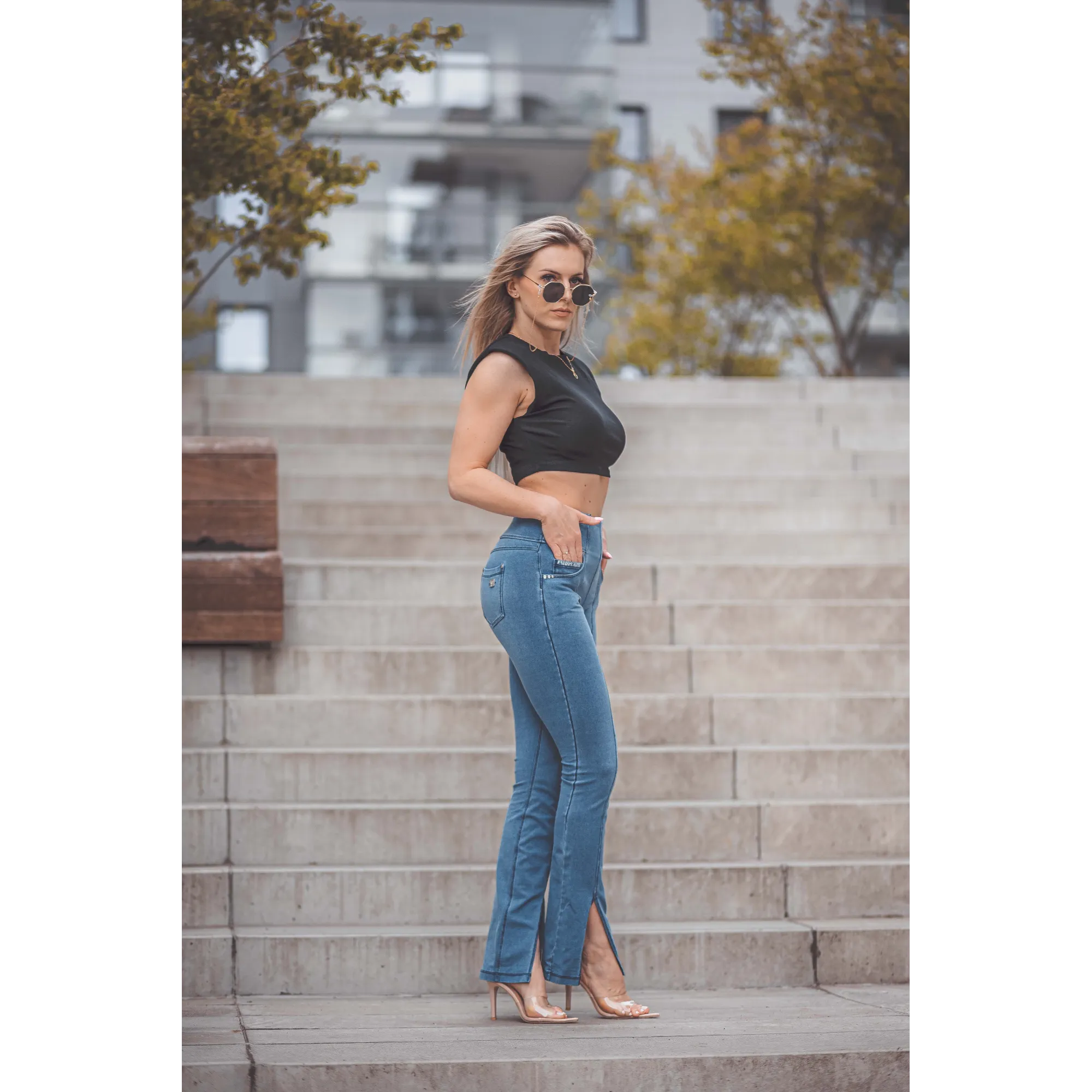 Freddy N.O.W.® Yoga Damen Comfort Jeans - 7/8 High Waist Schlitz am Saum - umschlagbarer Taillenbund - Hellblau - Blaue Nähte