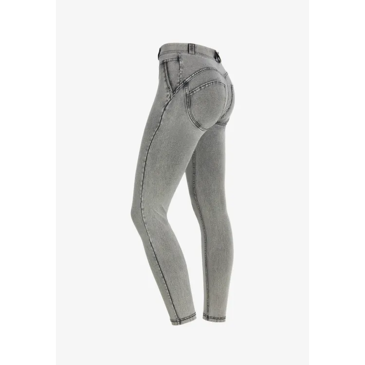 Freddy WR.UP® Damen Push-Up Jeans - 7/8 Regular High Waist Super Skinny - Mit Mittelnaht auf den Beinen - Grau – Schwarze Nähte