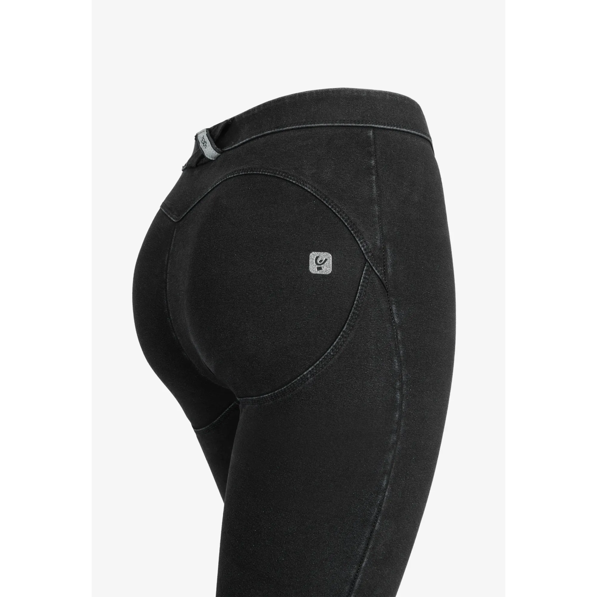 Freddy WR.UP® Core Damen Push-Up Jeans - 7/8 Regular Waist Super Skinny - Schwarz – Schwarze Nähte - J7N