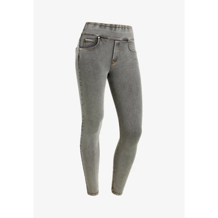Freddy N.O.W.® Yoga Damen Comfort Jeans - Mid Waist Skinny - Grau – Gelbe Nähte - J3Y