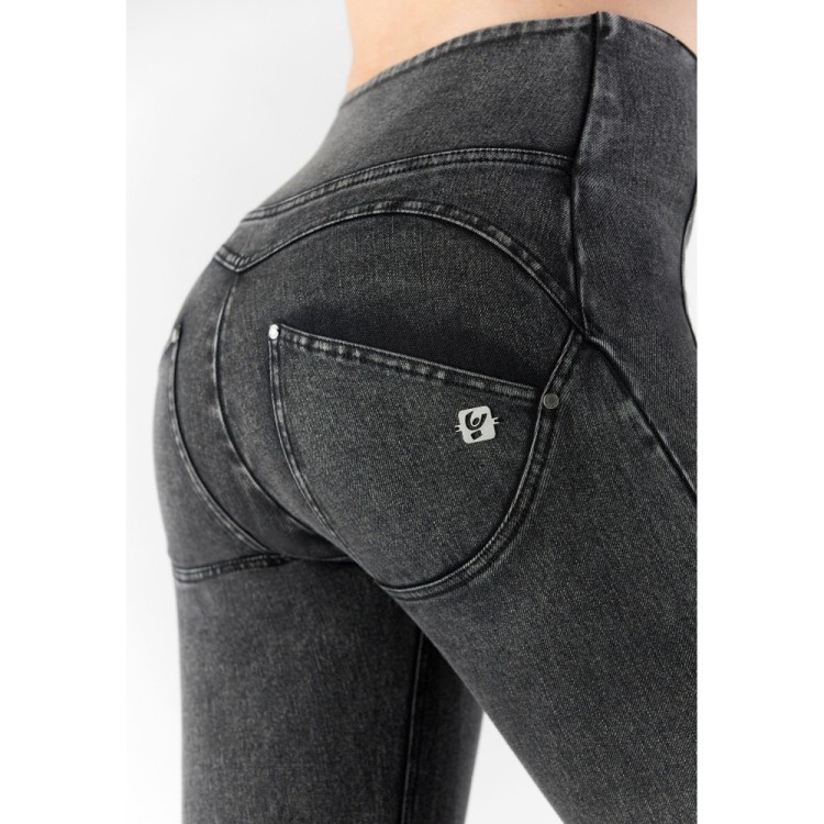 Freddy WR.UP® Snug Denim - High Waist Super Skinny - mit Biesen - Black Denim – Black Seam - J103N