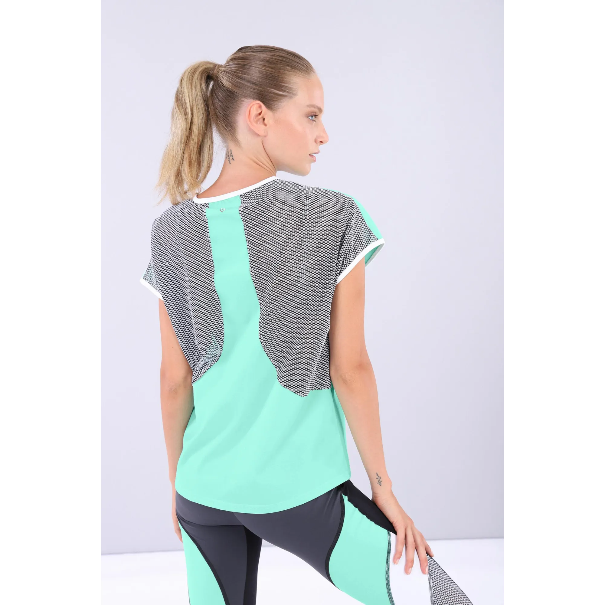 Yoga Shirt - mit Mesh und Bio D.I.W.O.® Stoff - Made in Italy - Beach Glass - Black Dotted - White - DNW0