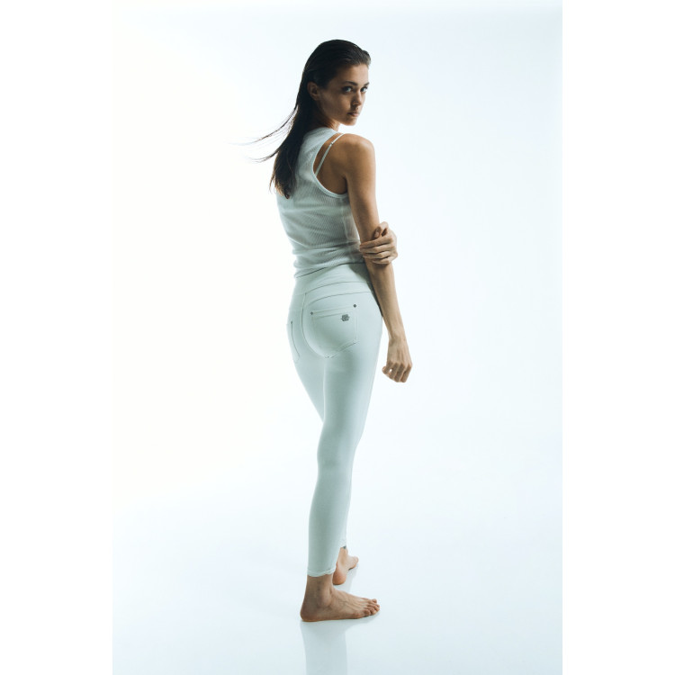 Freddy N.O.W.® Yoga Eco Tech Plus Damen Comfort Hose - Mid Waist Skinny - Lily White