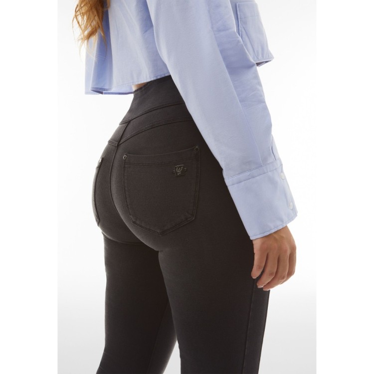 Freddy N.O.W.® Yoga Damen Comfort Jeans - High Waist Flare - Schwarz – Schwarze Nähte - J7N