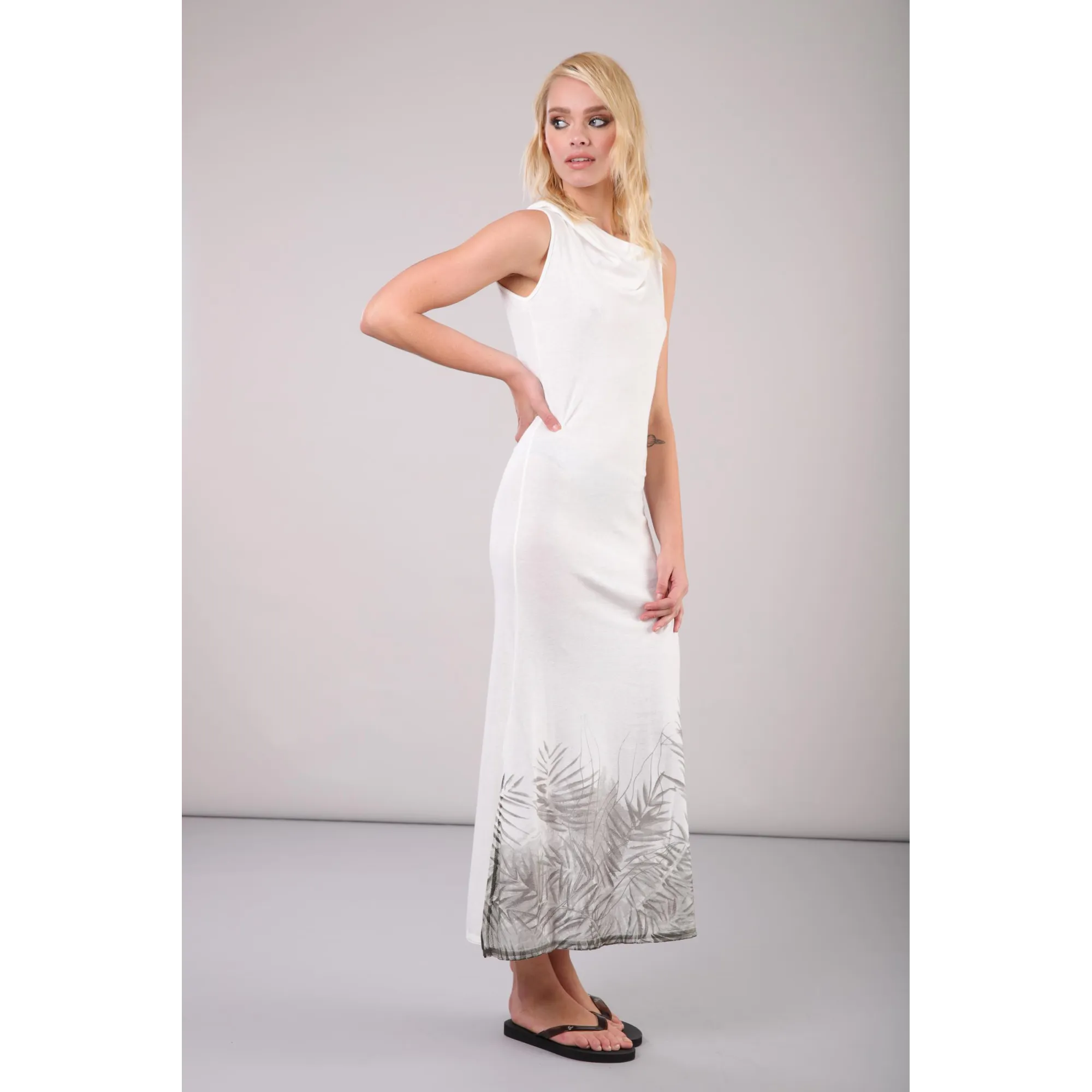 Ärmelloses Kleid - mit Kapuze - White - W25X