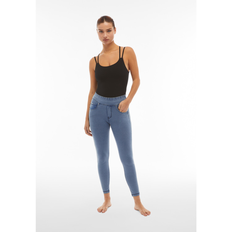 Freddy N.O.W.® Yoga Eco Damen Comfort Jeans - 7/8 Mid Waist Super Skinny - Denim hell - Blaue Nähte - J107B