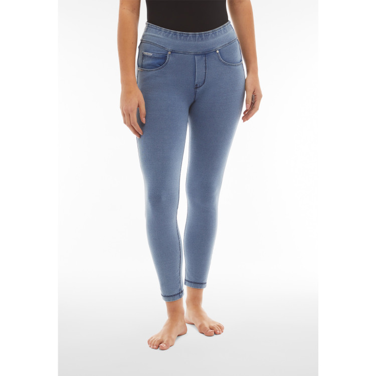 Freddy N.O.W.® Yoga Eco Damen Comfort Jeans - 7/8 Mid Waist Skinny - Denim hell - Blaue Nähte - J107B