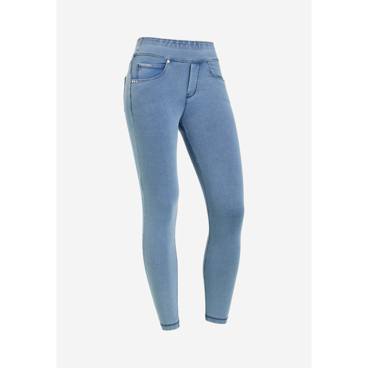 Freddy N.O.W.® Yoga Eco Damen Comfort Jeans - 7/8 Mid Waist Skinny - Denim hell - Blaue Nähte - J107B