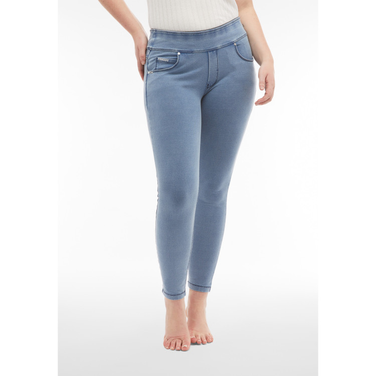 Freddy N.O.W.® Yoga Eco Damen Comfort Jeans - 7/8 Mid Waist Skinny - Denim hell - Blaue Nähte - J107B