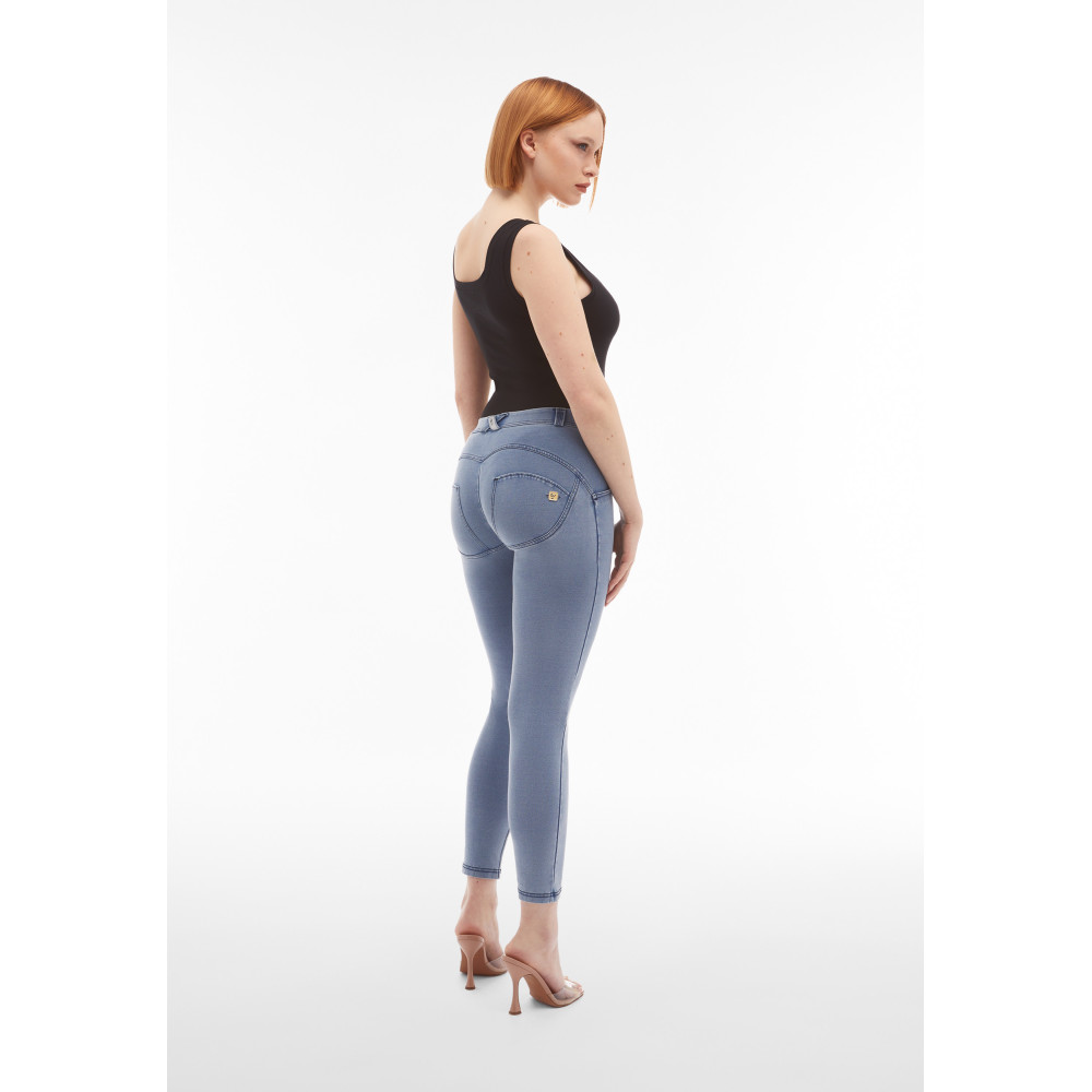 Freddy WR.UP® Damen Push-Up Jeans - 7/8 Regular Waist  Skinny - Denim hell - Blaue Nähte - J107B