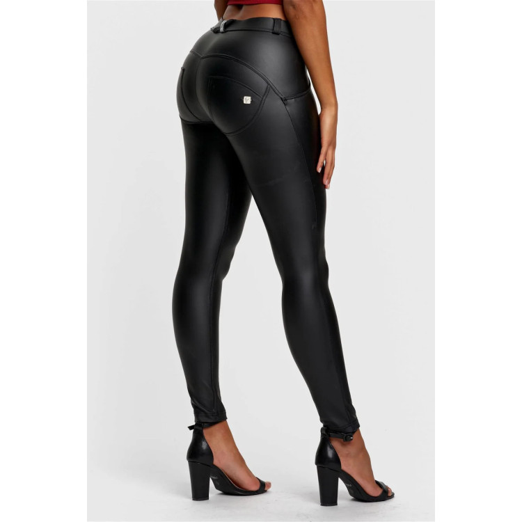 Freddy WR.UP® Vegan Leather Damen Push-Up Lederhose - Regular Waist Super Skinny - Schwarz