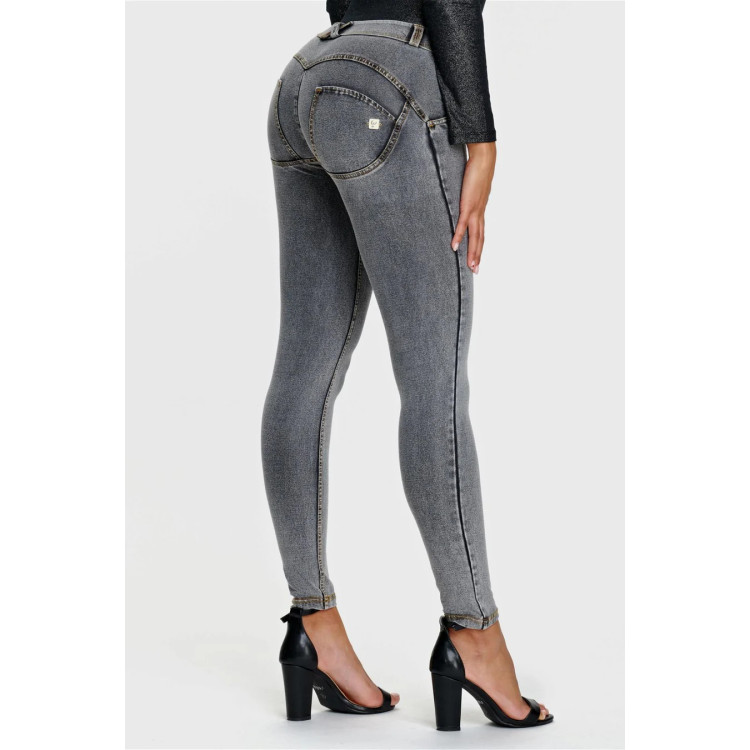 Freddy WR.UP® Damen Push-Up Jeans - Regular Waist Super Skinny - Grau - Gelbe Nähte