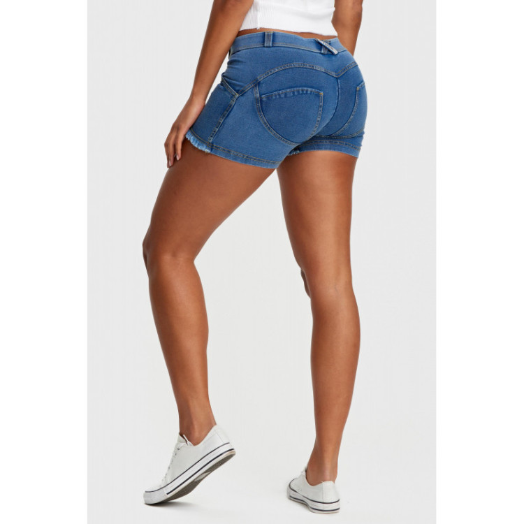 Freddy WR.UP® Damen Push-Up Shorts - Regular Waist - fransiger Saum - Hellblau - Gelbe Nähte - J4Y