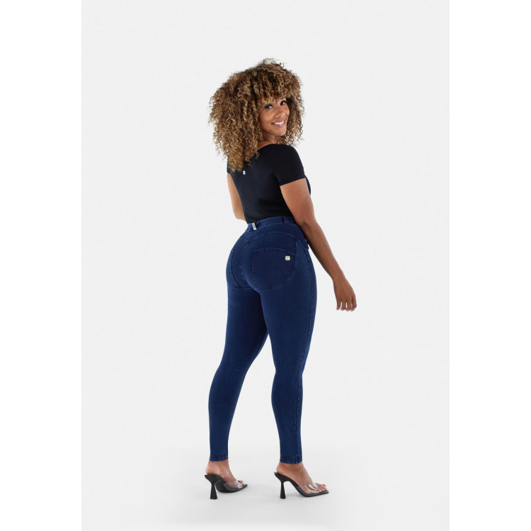 Freddy WR.UP® Curvy Damen Push-Up Jeans - Regular Waist Skinny - Indigoblau - Blaue Nähte