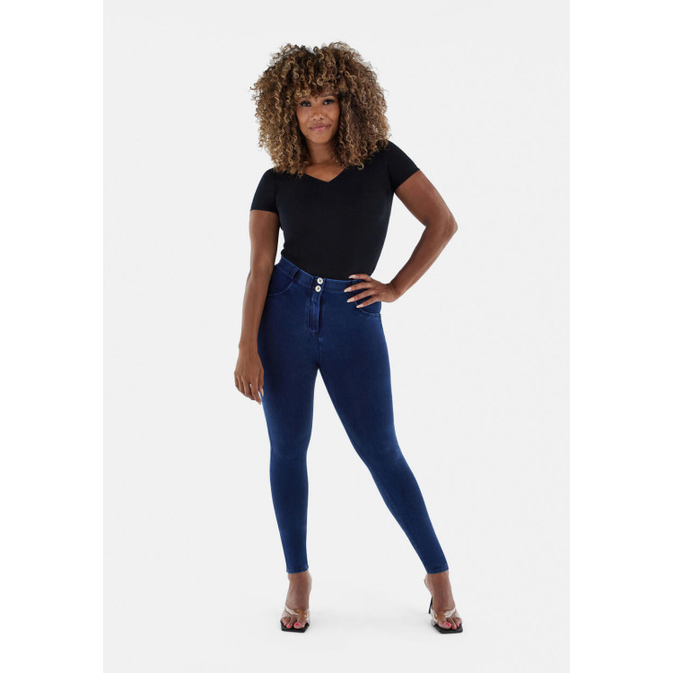 Freddy WR.UP® Curvy Damen Push-Up Jeans - Regular Waist Skinny - Indigoblau - Blaue Nähte