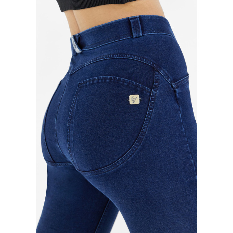 Freddy WR.UP® Curvy Damen Push-Up Jeans - Regular Waist Skinny - Indigoblau - Blaue Nähte