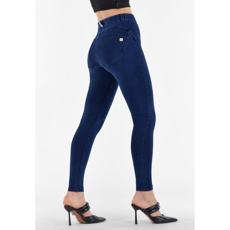 Freddy WR.UP® Curvy Damen Push-Up Jeans - Regular Waist Skinny - Indigoblau - Blaue Nähte