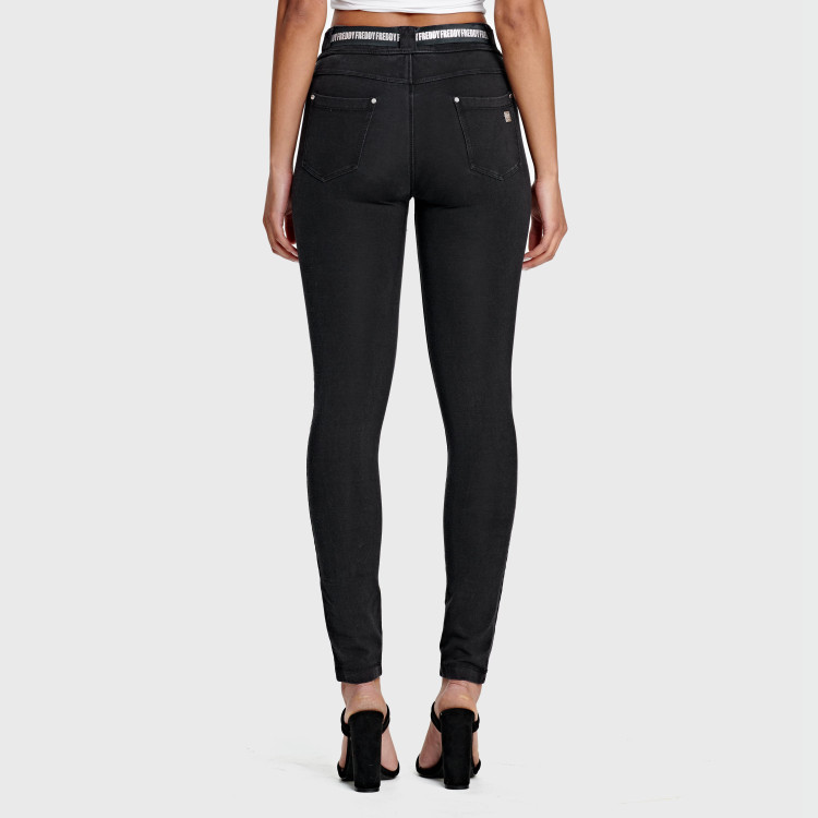 Freddy N.O.W.® Damen Comfort Jeans - Mid Waist Skinny - Schwarz – Schwarze Nähte