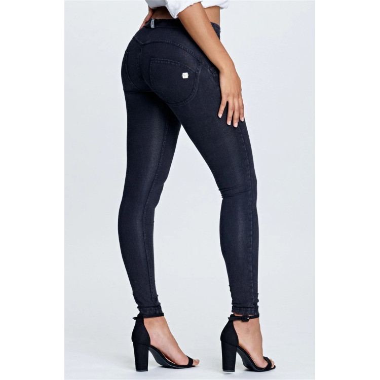 Freddy WR.UP® Damen Push-Up Jeans - Regular Waist Super Skinny - Schwarz - Schwarze Nähte