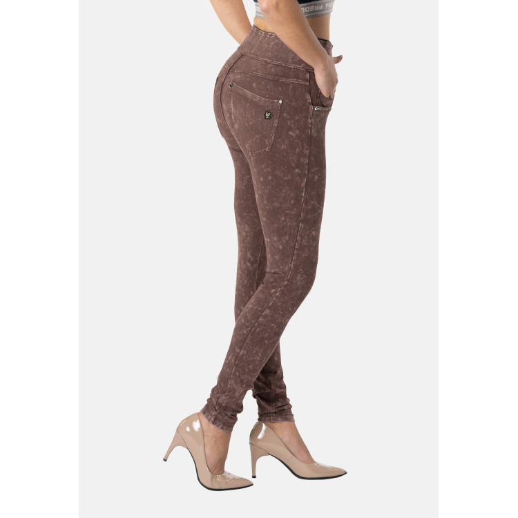 Freddy N.O.W.® Yoga Damen Comfort Jeans - High Waist Skinny - Stückgefärbt - Dunkelbraun - M29