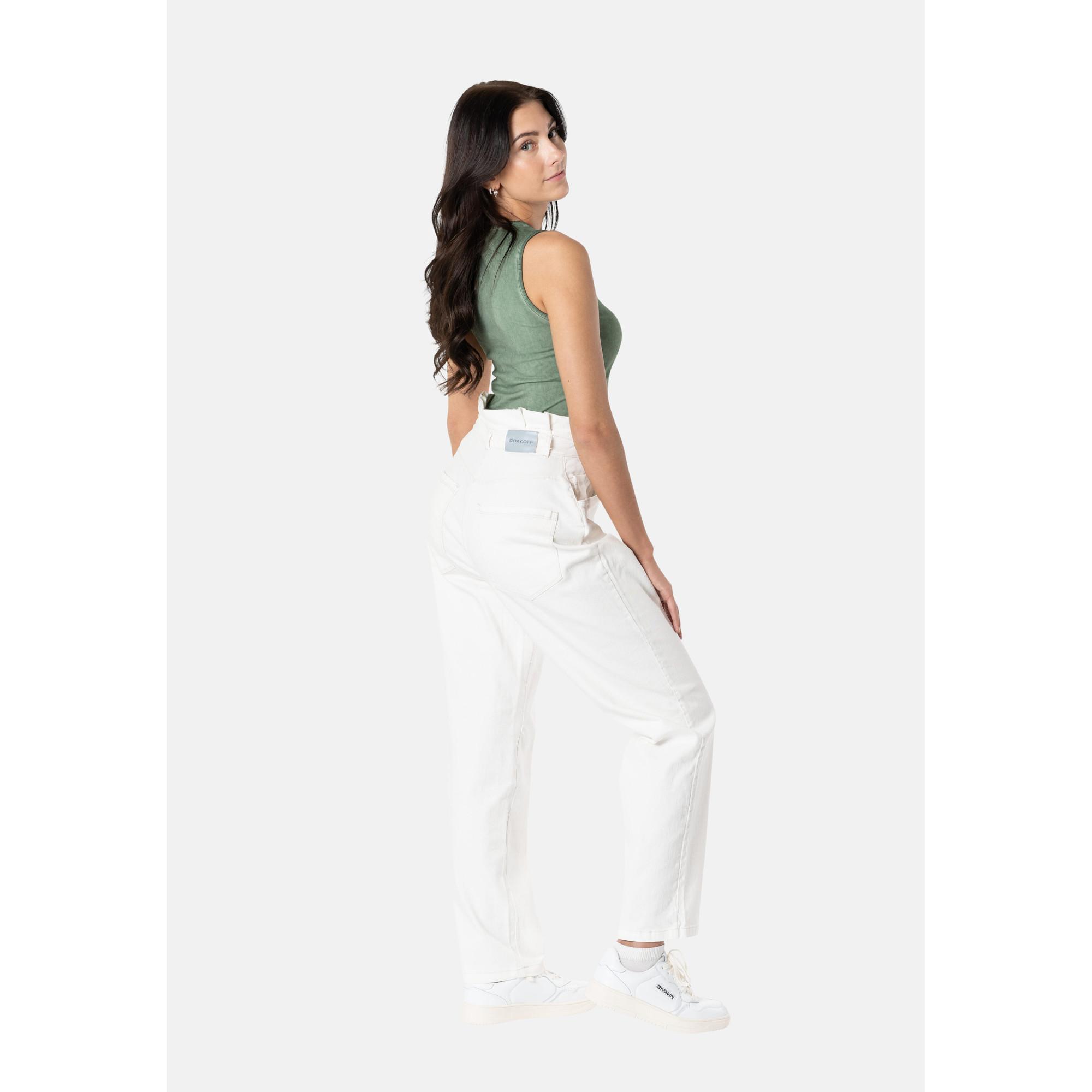 Freddy Day Off Damen Carrot Jeans - Geraffter Saum - Garment Dyed  - Direct Dyed - Beige - I38X