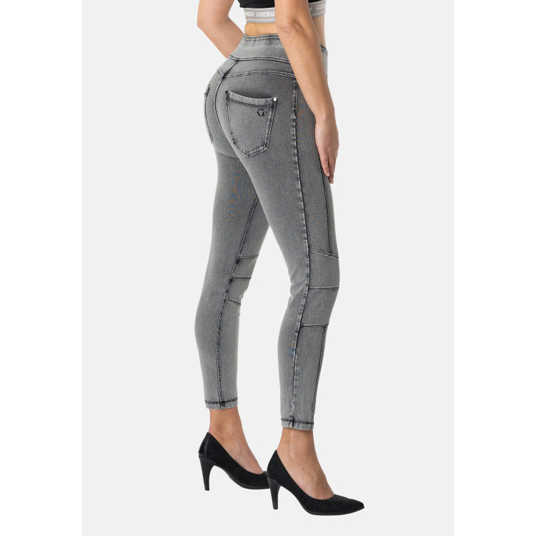 Freddy N.O.W.® Yoga Damen Comfort Jeans - 7/8 Mid Waist Skinny - Grau – Schwarze Nähte - J3N