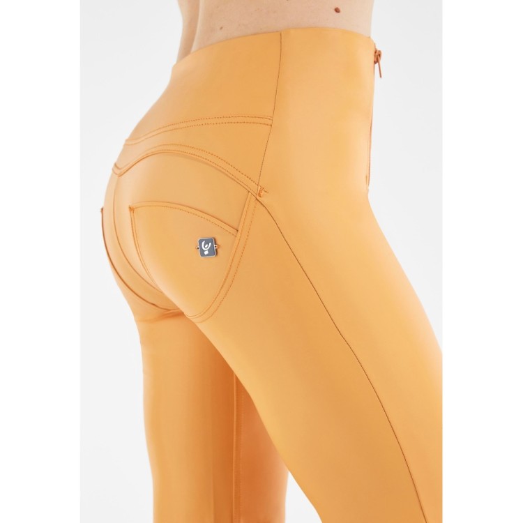 Freddy WR.UP® Vegan Leather Damen Push-Up Lederhose - High Waist Wide Leg - Orange - A50