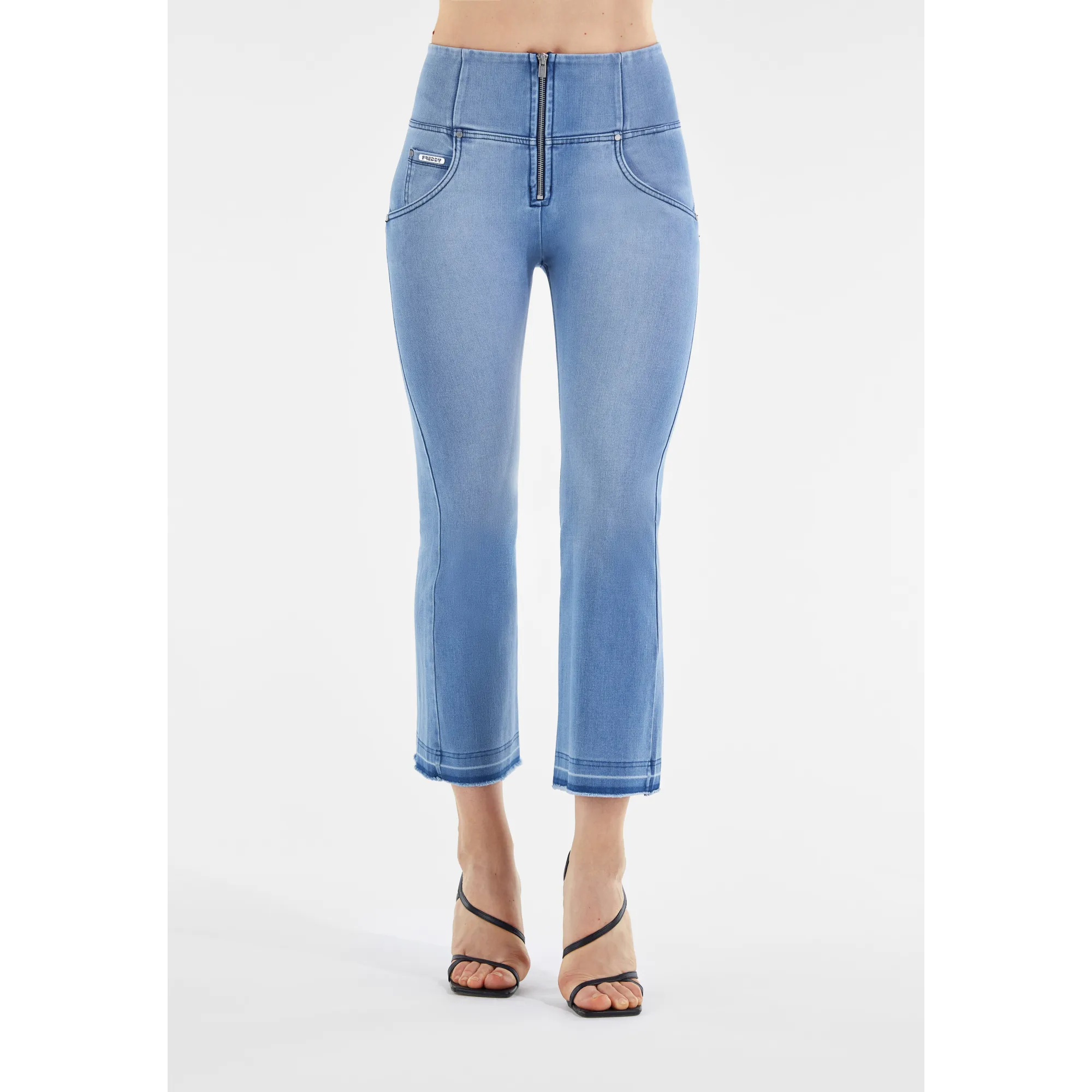 Freddy WR.UP® Snug Damen Push-Up Jeans - 7/8 High Waist Raw-Cut Flare - Used-Effect - Hellblau - Blaue Nähte