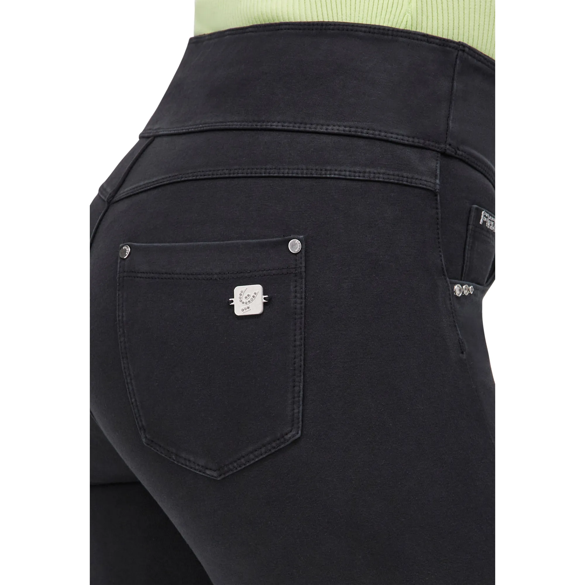 Freddy N.O.W.® Yoga Damen Comfort Hose - Mid Waist Straight - umschlagbarer Taillenbund - Garment Dyed - Schwarz - N0