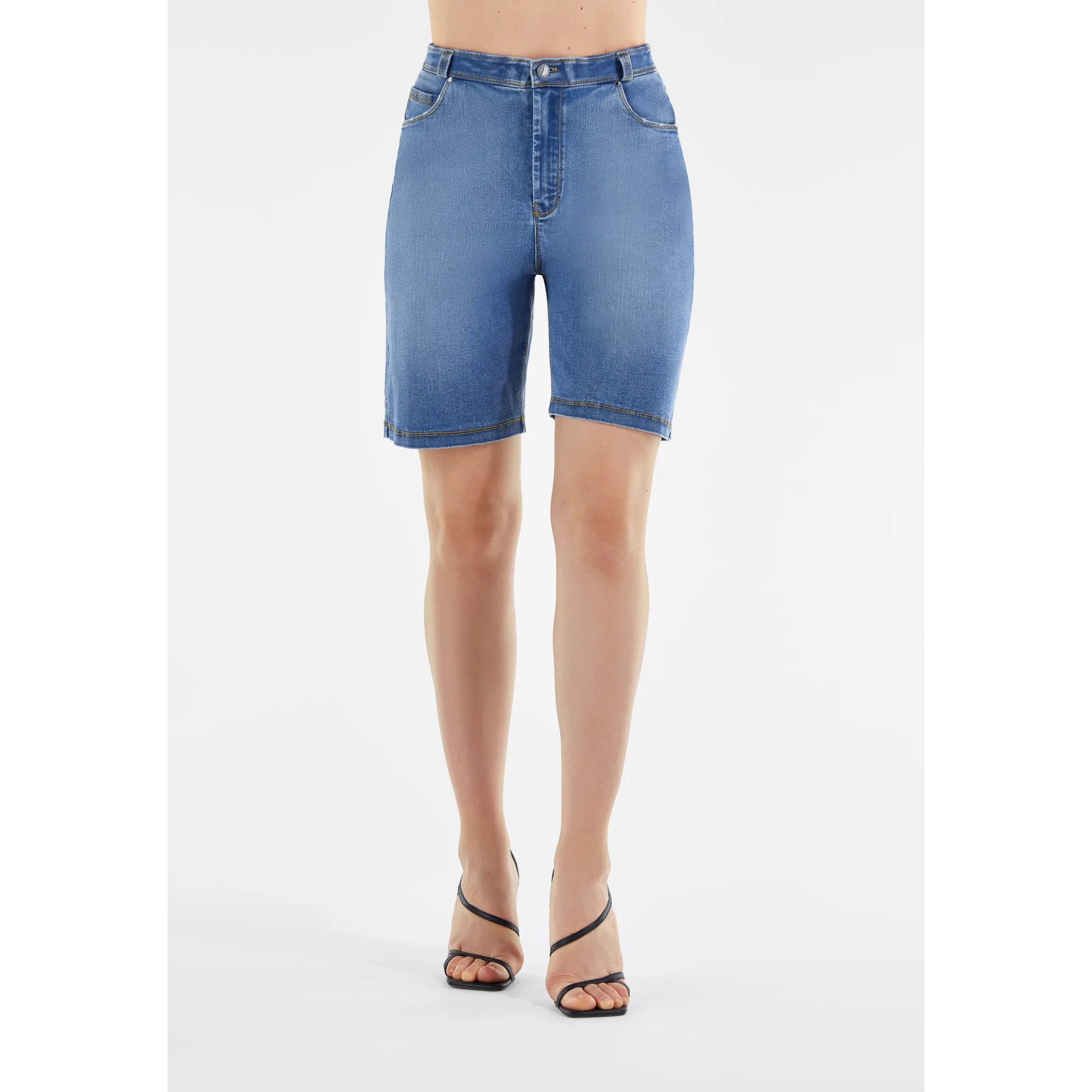 Freddy Damen Fit Jeans - Regular Waist Dress Shorts - Distressed Pocket Edges - Blau - Gelbe Nähte - J108Y