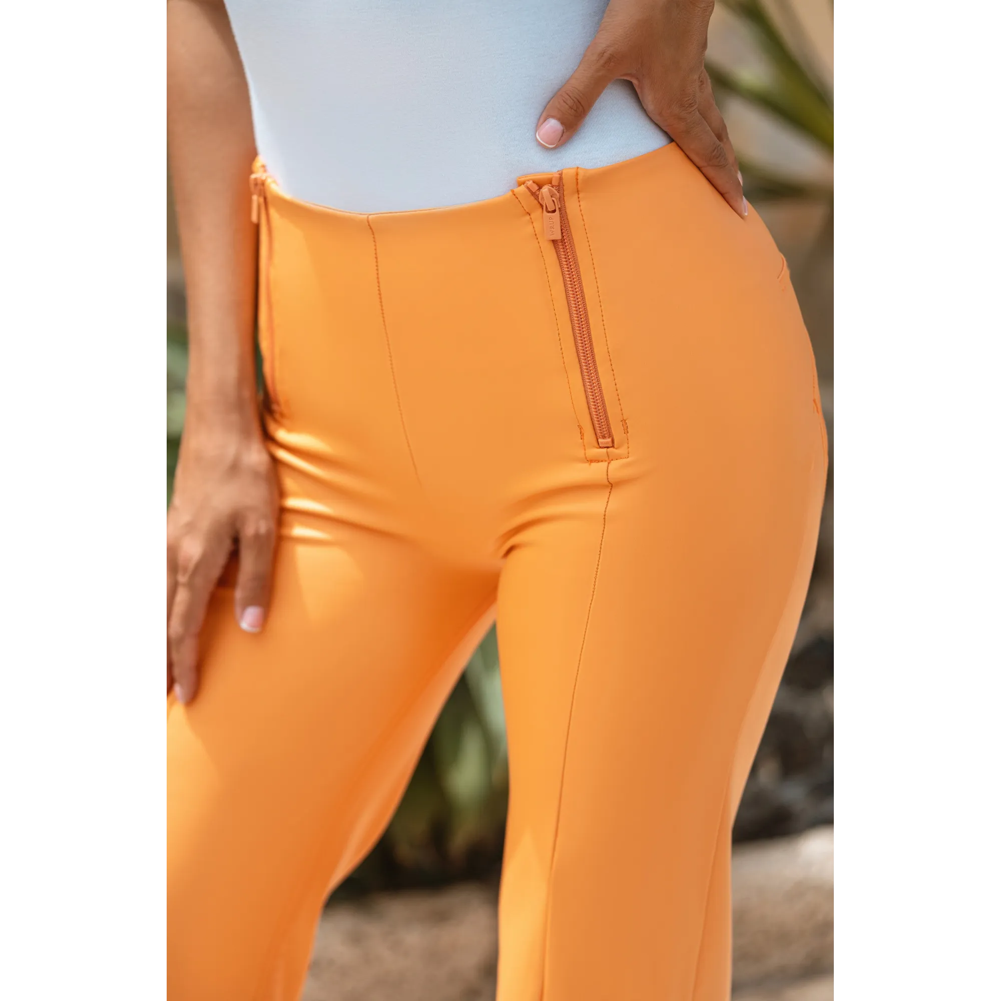 Freddy WR.UP® Vegan Leather Damen Push-Up Lederhose - High Waist Cropped Wide Leg - Orange - A50