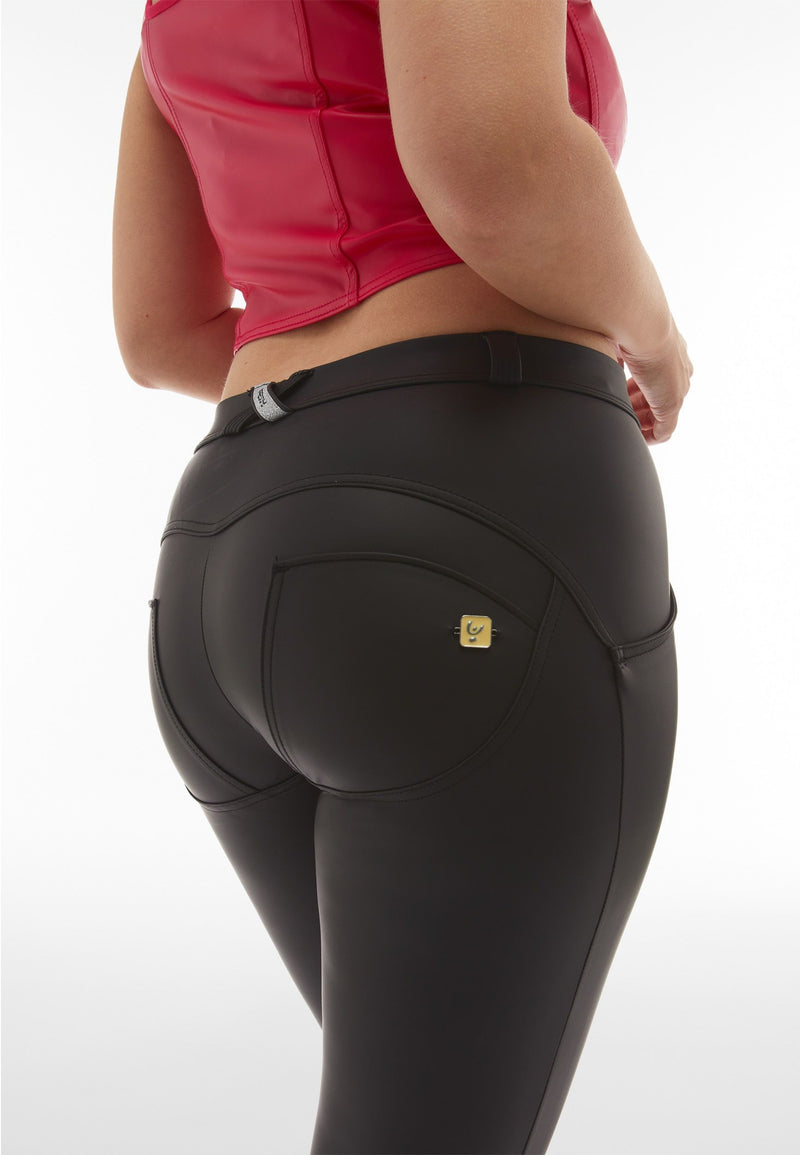 WR.UP Push-Up Regular Waist Skinny 7/8 Vegan Leather Pant - Black