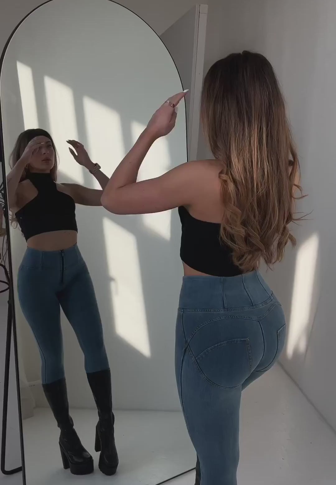 WR.UP Push-Up High Waist Skinny Denim Jeans - Denim Light Blue - Yellow Seam video
